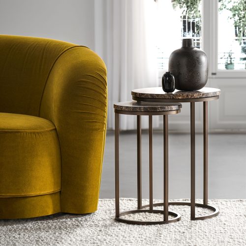 Tavolino Brass 30-40 in marmo Emperador foto ambientata zona living