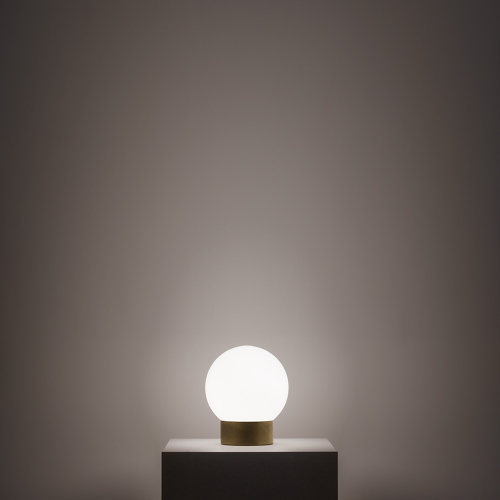 Lampada da tavolo Bulma frontale accesa