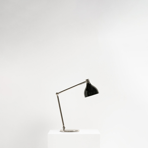 Lampada da tavolo Clara frontale nero lucido e dettagli in nichel
