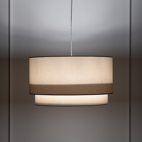 Sospensione Joel con paralume beige shantung pearl accesa