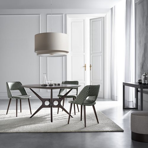 Sospensione Joel con paralume beige shantung pearl ambientazione