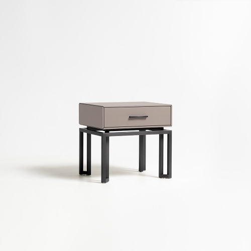 Comodino Oro finitura laccata greige foto tre quarti