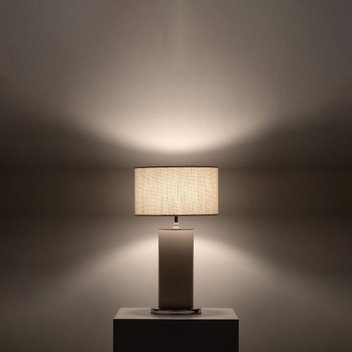 Lampada da tavolo Perseo greige lucido con paralume linen light accesa
