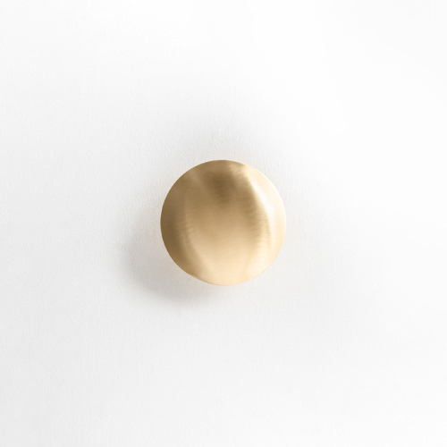 Lampada da parete Shell in ottone satinato foto frontale