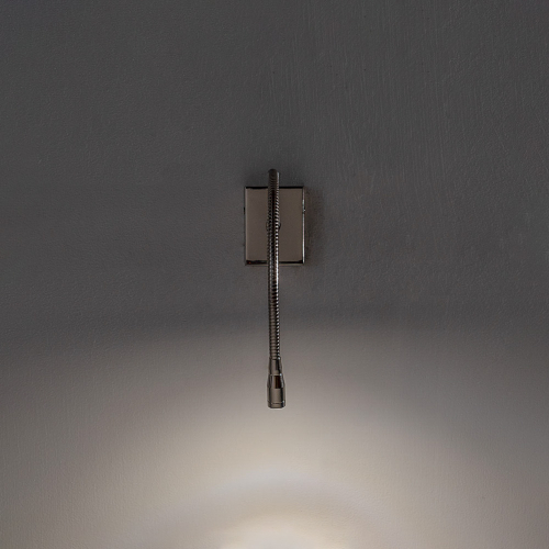 Lampada da parete Sirio finitura galvanica in nichel accesa
