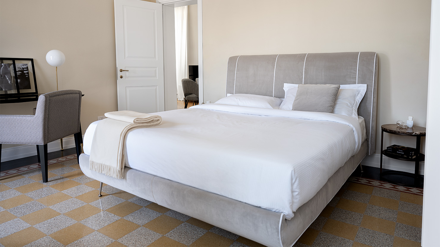 Furniture residential project for residences in Bologna night Tornbuoni bed