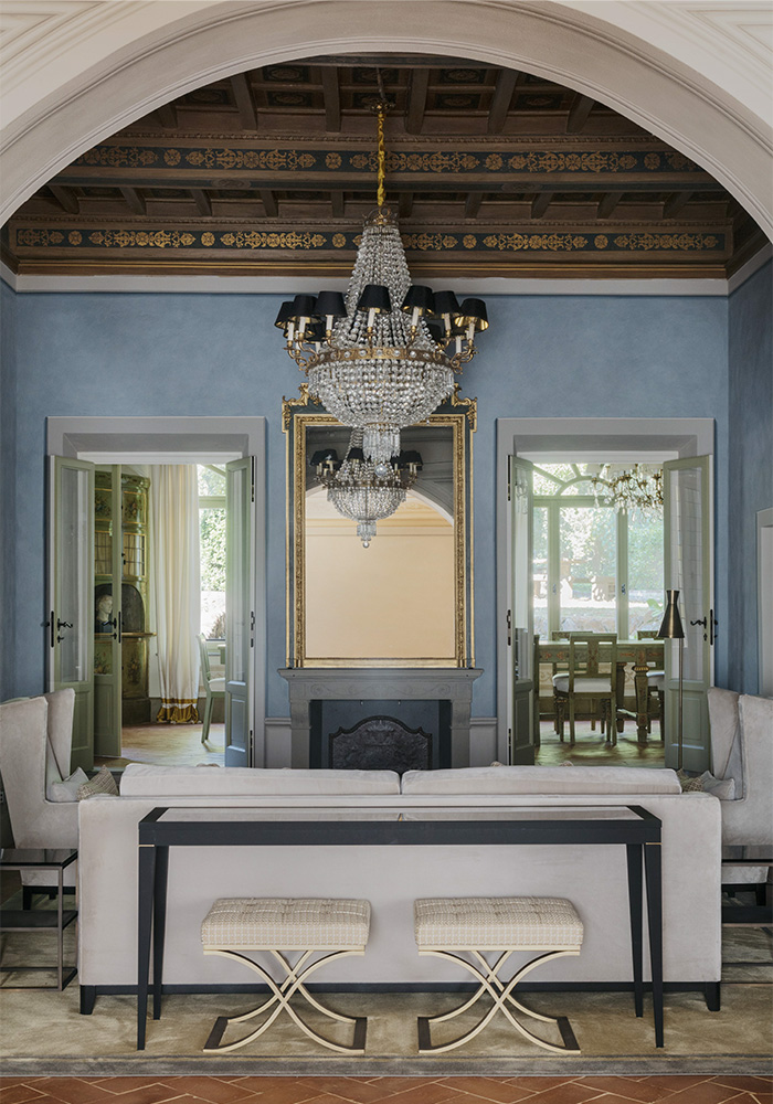 Progetto di arredamento Villa Bibbiani zona living pouf Paris