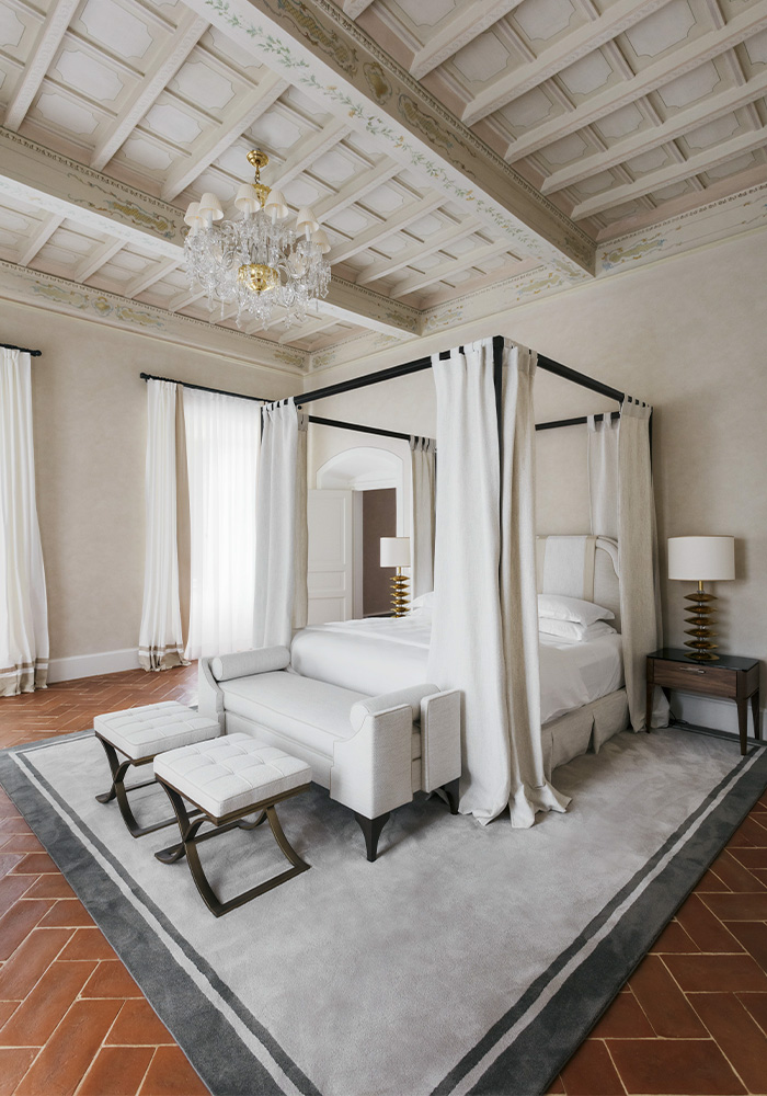 Progetto di arredamento Villa Bibbiani zona night letto Aspen baldacchino