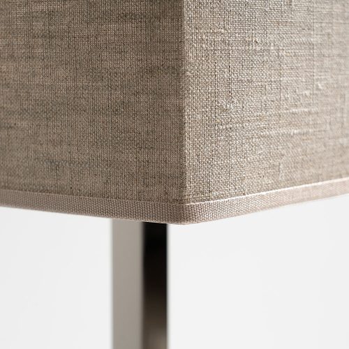 Lampada da tavolo Tornabuoni con finitura in nichel e paralume beige dettaglio paralume