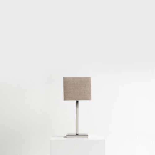 Lampada da tavolo Tornabuoni con finitura in nichel e paralume beige dettaglio paralume foto frontale