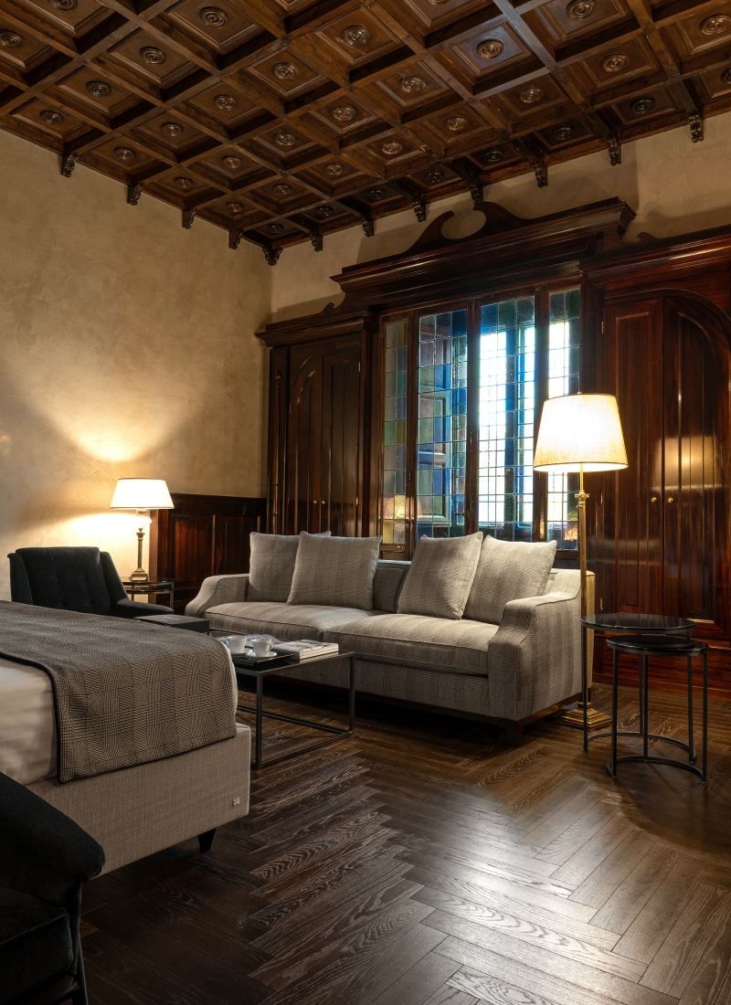 classic furniture in a suite at Grand Hotel Baglioni