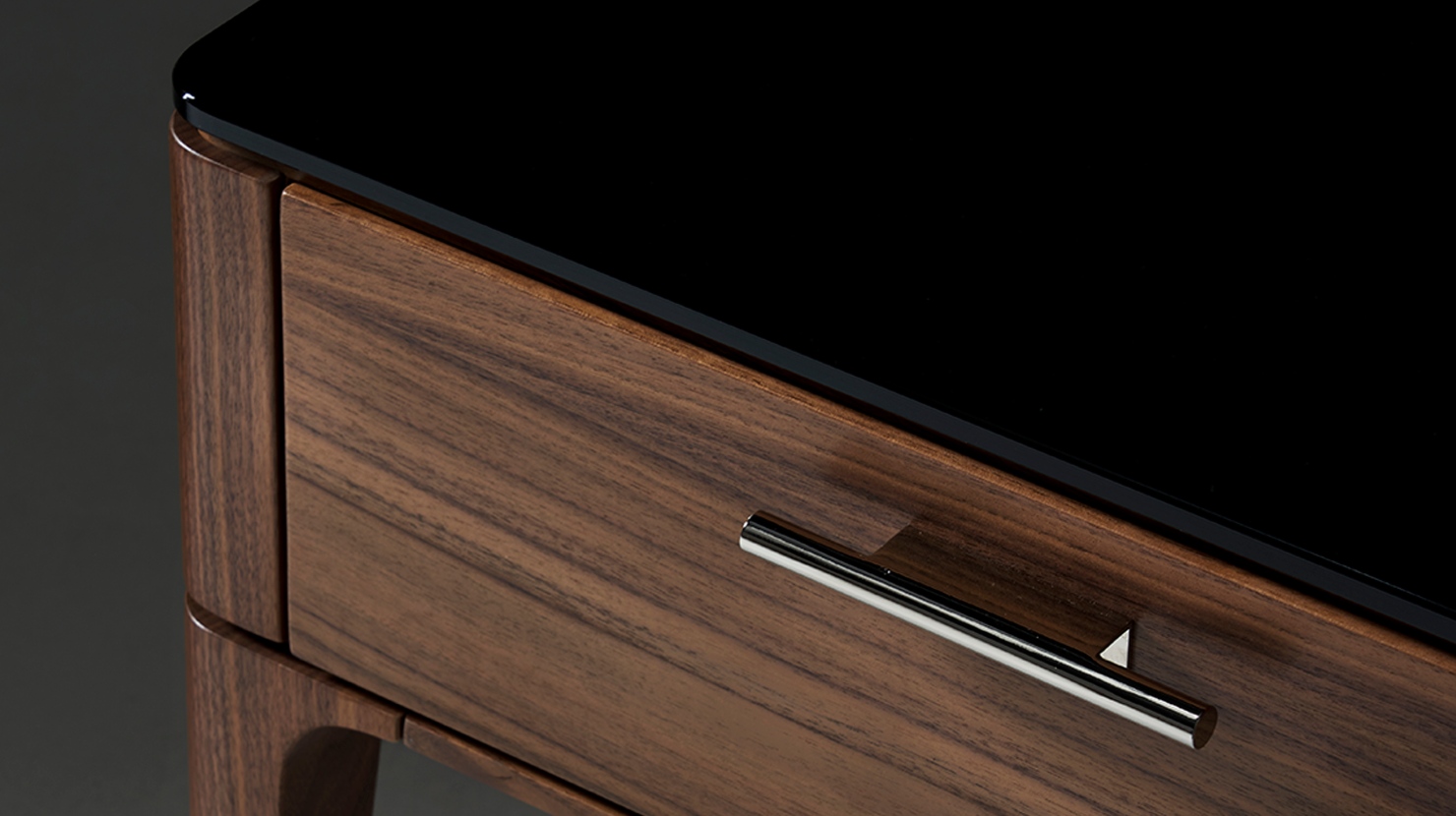 Elegant nightstand in Canaletto walnut
