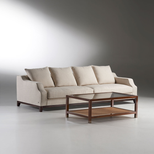 Tavolino Romeo 110 Tosconova in legno di Mogano con ripiano in rafia zona living con divano Moritz