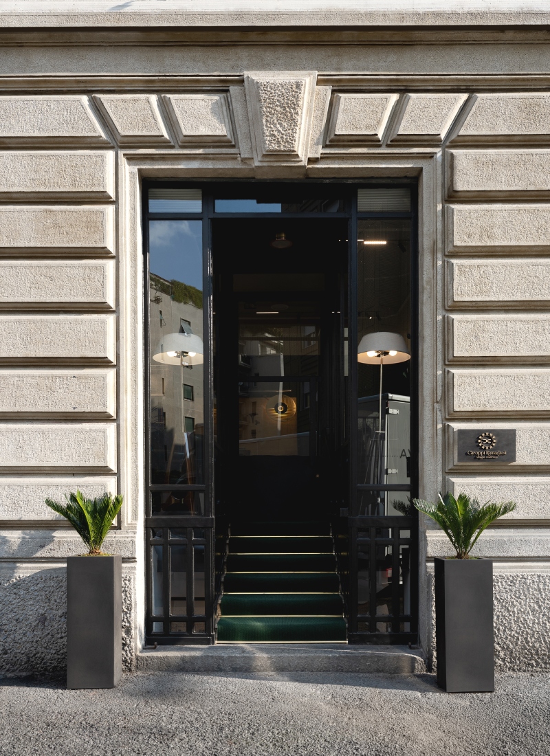 Il Salotto Ritrovato entrance in Milan