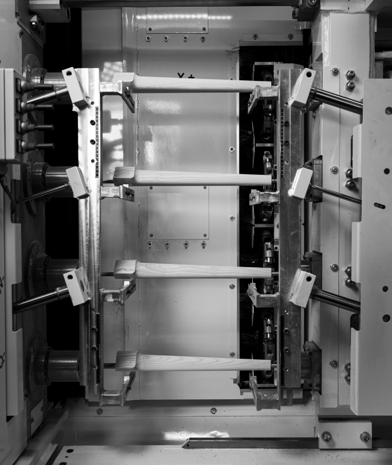 Macchinari CNC di ultima generazione dedicati alla lavorazione del legno nella falegnameria Tosconova